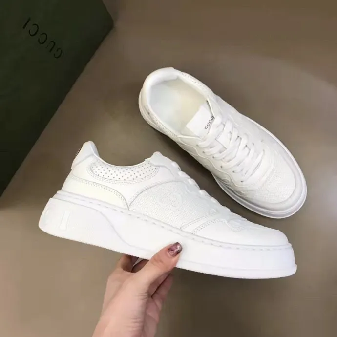 P380 new men's shoes GUCCI [Lightning] latest shoes are shipped. Original quality, fashionable, made of special materials, sheepskin lining, brand new packaging. The foot feels super comfortable and the workmanship is impeccable. Size: 38-45